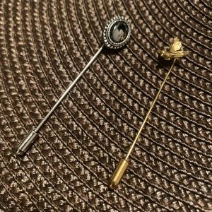 Two pieces of necktie pins❤️☝️🌹